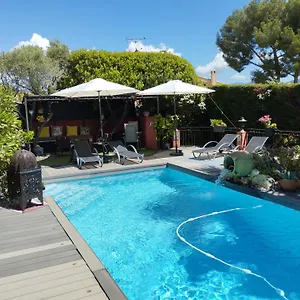  Hébergement de vacances Les Arbousiers
